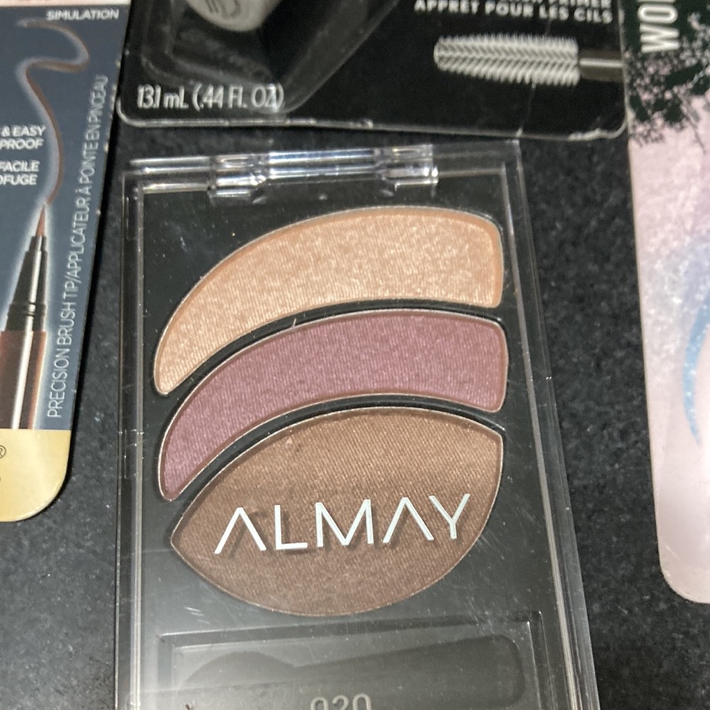 Makeup bundle - Picture 5 of 6